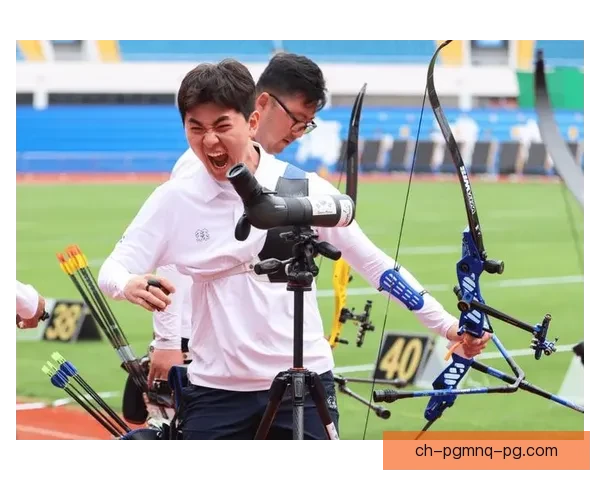 射箭杯赛：箭矢飞扬，弓弩角逐